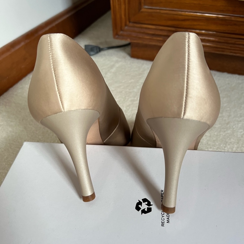 Satin beige shoes NWOT